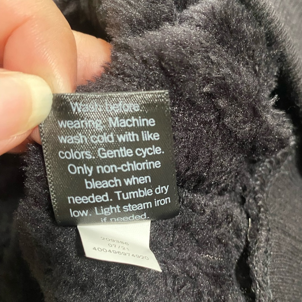 Simply Vera by Vera Wang Black Soft Plush Sweater Size Small - Picture 6 of 6